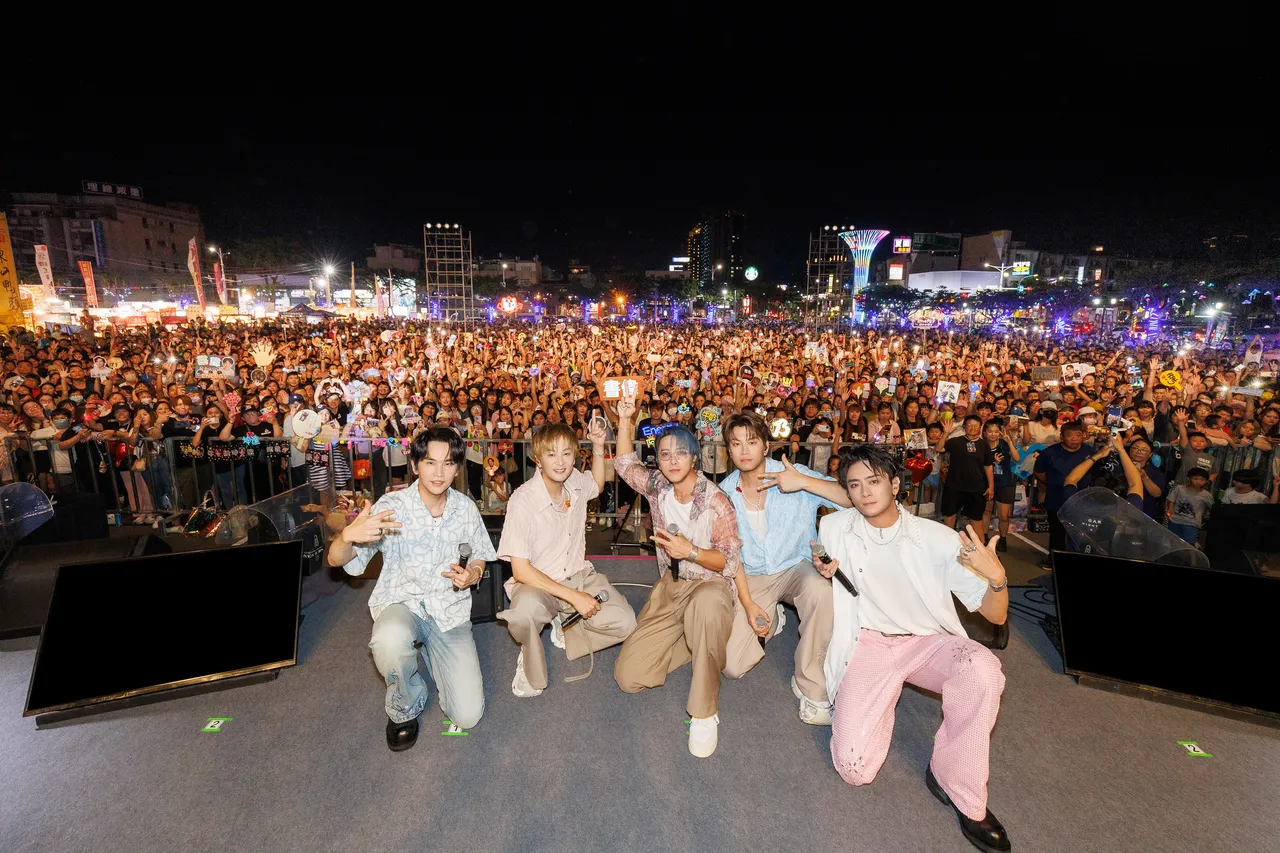 Energy昨演出,歌迷塞爆台南花园夜市。相信音乐提供