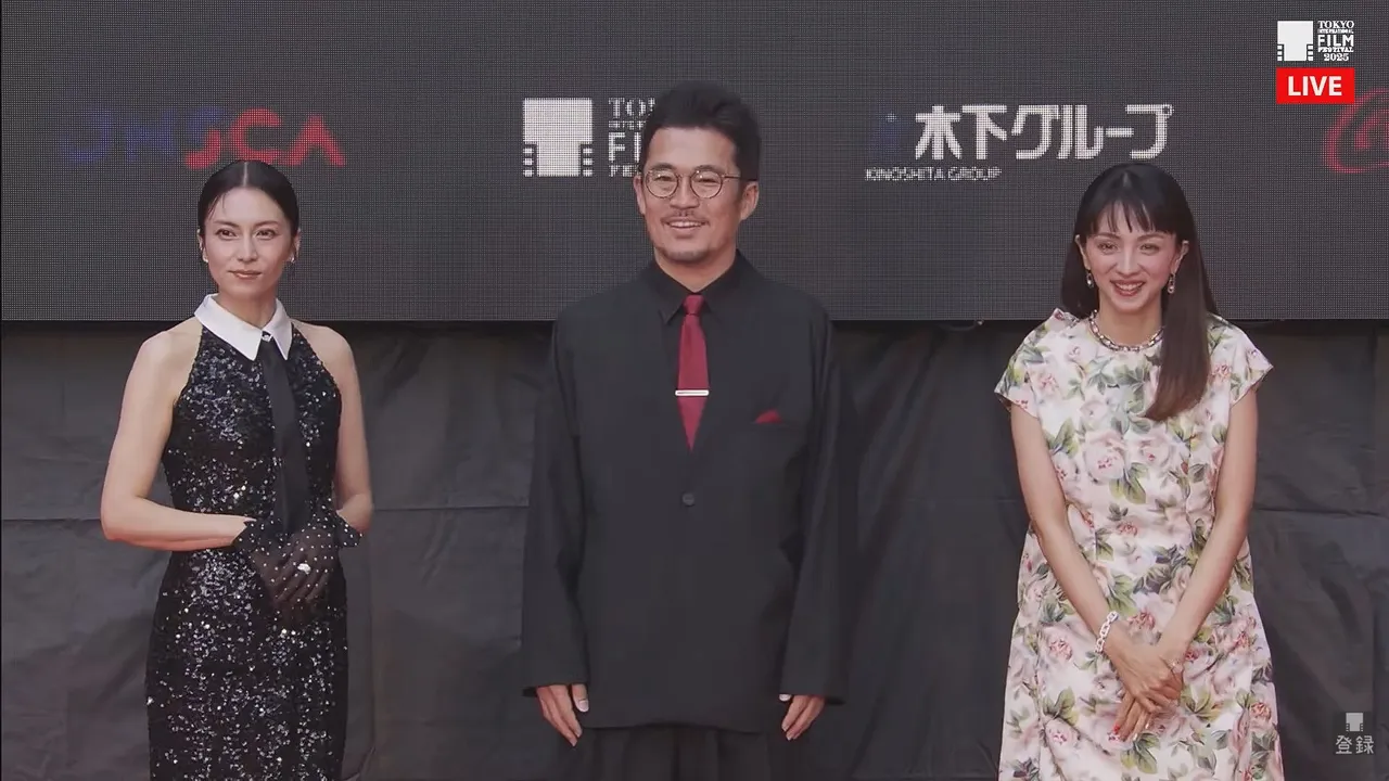 柴崎幸(左)、满岛光(右)一同出席。翻摄东京国际映画祭YT