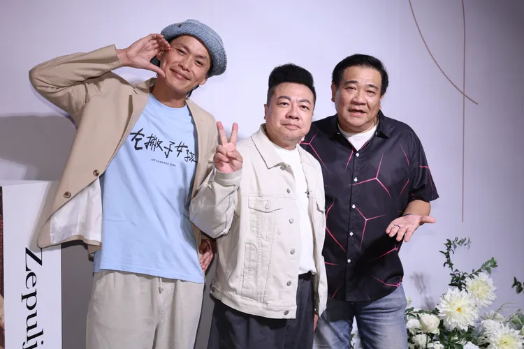 黃鐙輝（左起）、董至成、白雲等現身祝賀。莊宗達攝