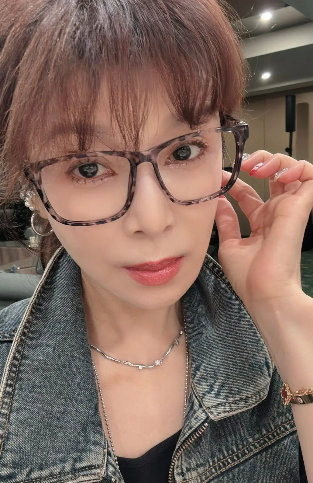 蔡秋凤力挺ØZI开唱。翻摄蔡秋凤脸书