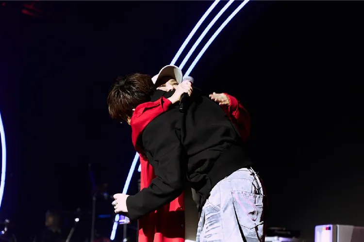 ØZI同框媽媽葉璦菱。Red Bull提供