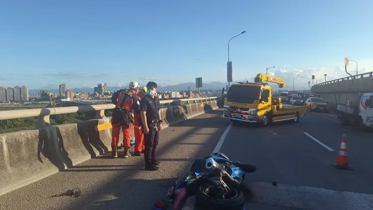 相關單位到場。翻攝畫面