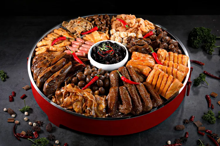 六米麻辣滷味未來展店藍圖鎖定全台超過百家據點。業者提供