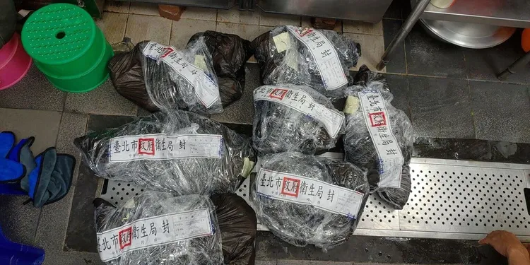 北市衛生局已封存約145公斤的黑心豬腸。北市衛生局提供