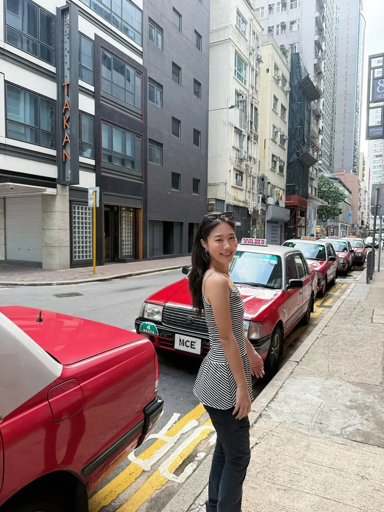 金針菇近日安排全家人到香港旅行，卻因「1舉動」惹怒民眾。翻攝《韓勾ㄟ金針菇》粉專