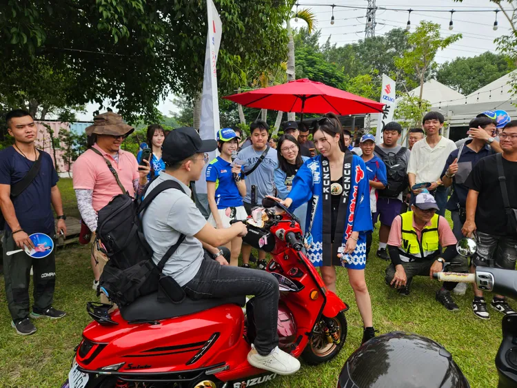現場同時準備茶屋限定甜點與特色飲品，並設有互動闖關活動。業者提供