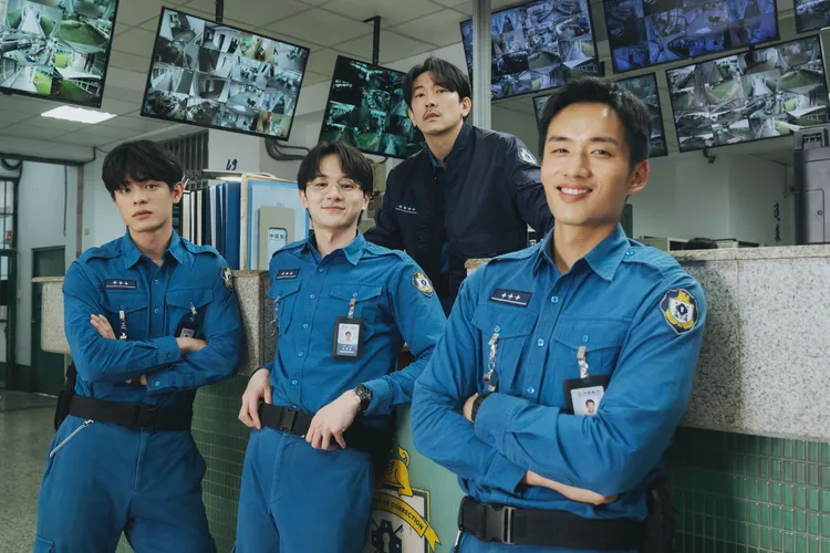 菜鳥三兄弟陳澤耀、張軒睿、邱以太遇施名帥即興出招笑到怕。愛奇藝國際版、壹壹影業提供