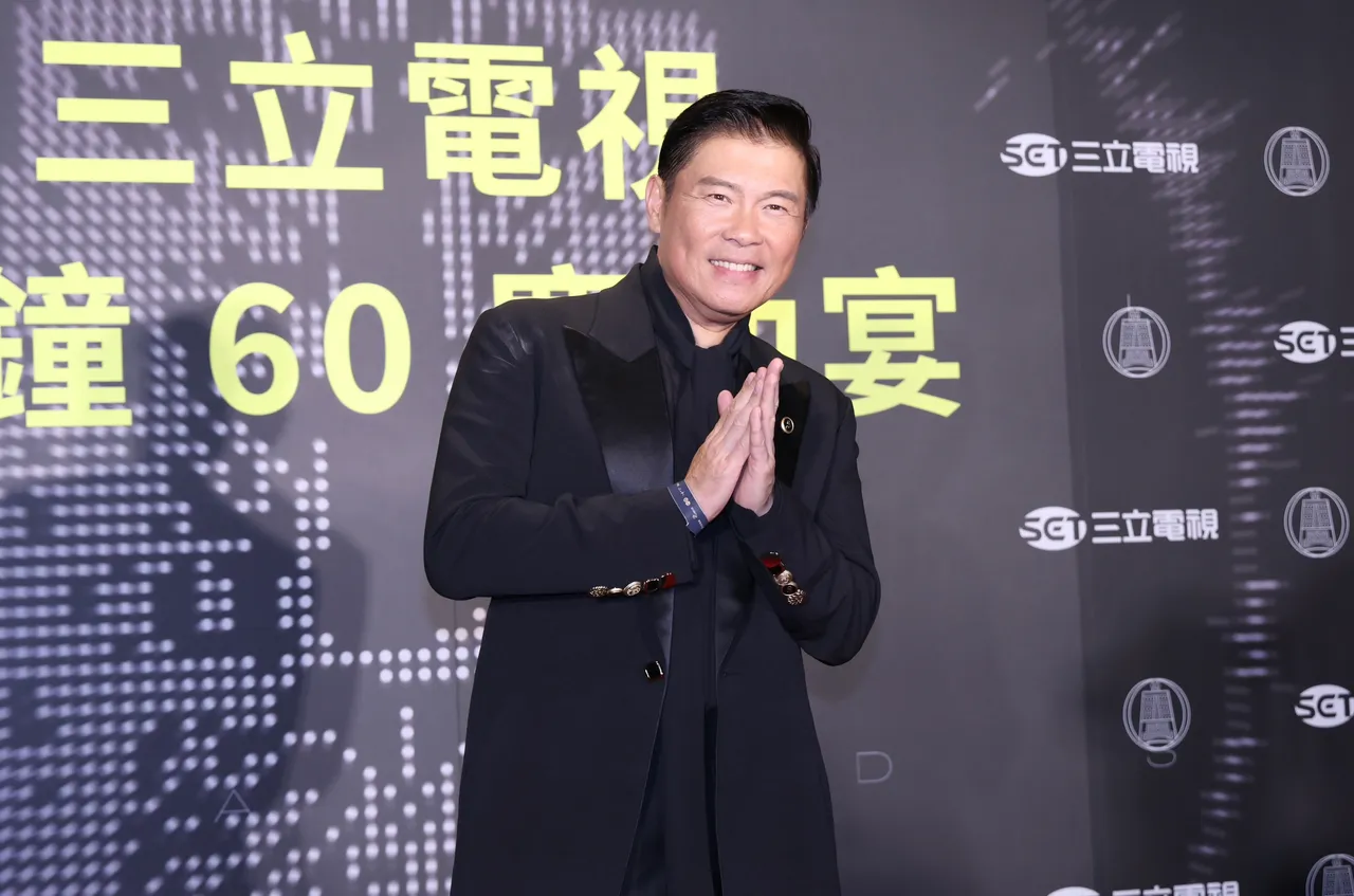 曾国城明显瘦了一圈,他对自己体态很满意。庄宗达摄