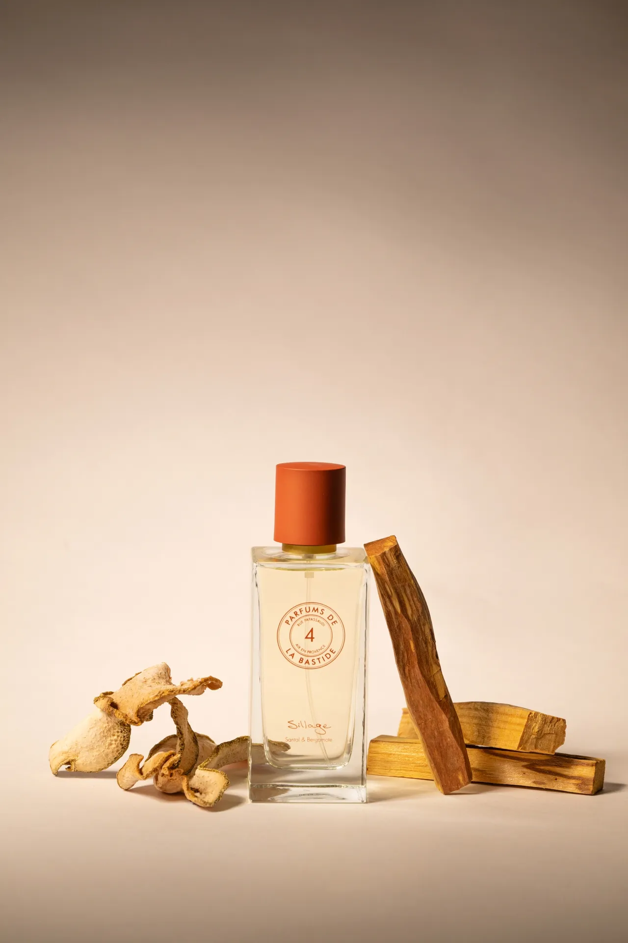 香墅旅程艾克斯佛手柑檀木香水，50ml／2880元、100ml／3980元。品牌提供