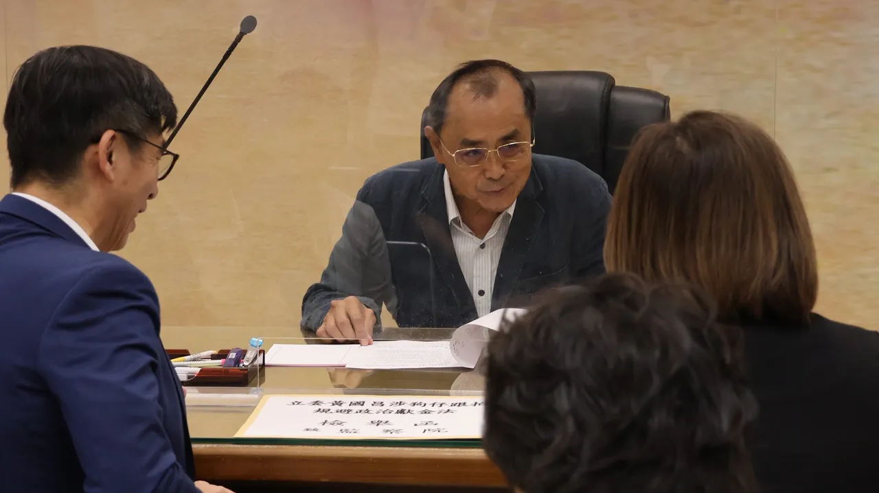 钟佳滨认为,监察院本身虽是受害者,但也是政治献金受理机关。记者叶家玮摄