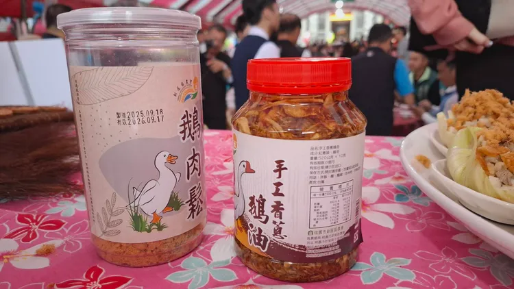 新屋區農會攜手在地業者開發鵝油新產品。農業局提供