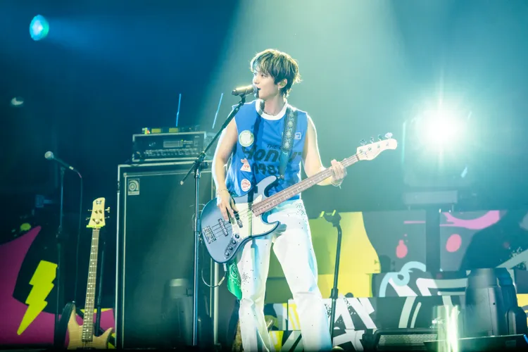 李在真中韓夾雜「晶晶體」打招呼。SHOWOFFICE提供