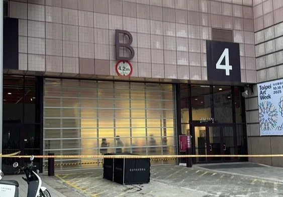 世贸展览馆发生坠楼身亡意外。翻摄画面