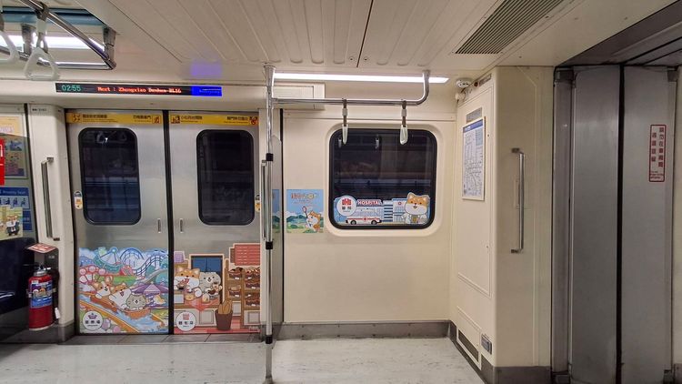 北捷板南線車廂撤椅還不裝立柱!原來為了方便「這類人」