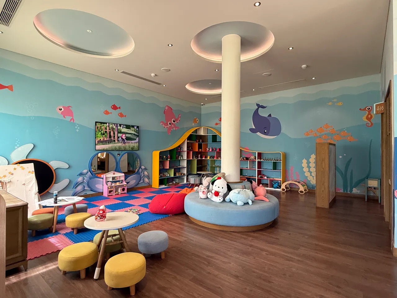 渡假村内规划了Kids Club与Teen Zone,为亲子设计了充满创意、寓教于乐的活动。S.H.摄