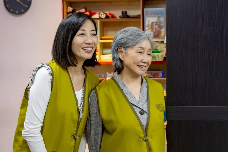 潘奕如（左）跟偶像合作卻大反骨怒嗆陸小芬。大愛提供