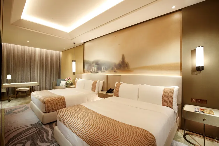 台北美福大飯店於ITF台北國際旅展推出適合四人入住的《菁英客房一泊一食住宿券》，一次購買兩張，平均每人只要2375元，城市輕旅享優惠。台北美福大飯店提供