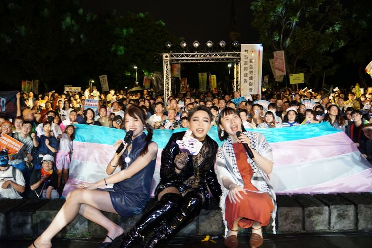 圖輯｜同志遊行前爆「反跨性別」爭議！跨性別遊行千人上街喊平權