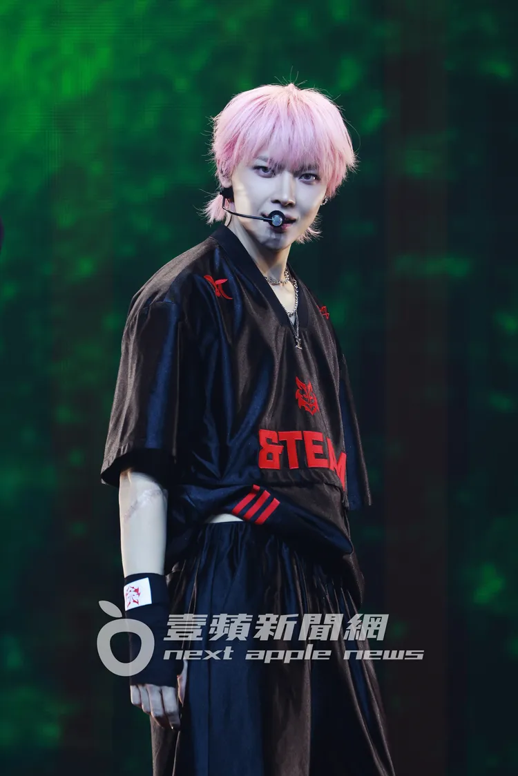 NICHOLAS（王奕翔）是&TEAM的時尚隊長。YX LABELS提供