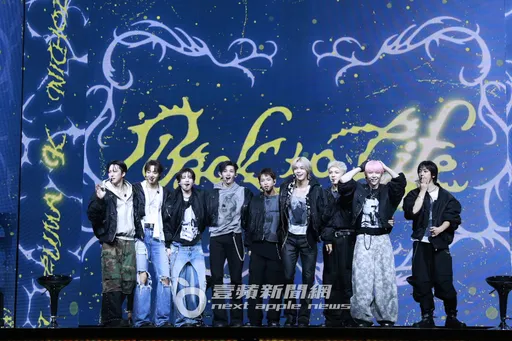 首尔直击｜&TEAM韩国出道首日达标百万销量！泛泪相拥惊呼「不敢相信」