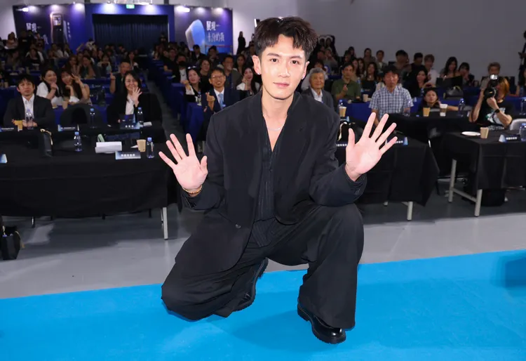 柯震東帥氣為醫美站台，粉絲台下放聲尖叫。莊宗達攝