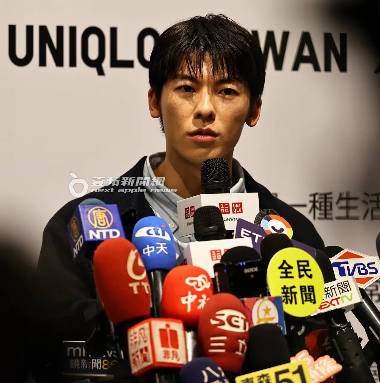 许光汉出席退伍后首个代言品牌UNIQLO活动,成为媒体关注焦点。特勤中心摄