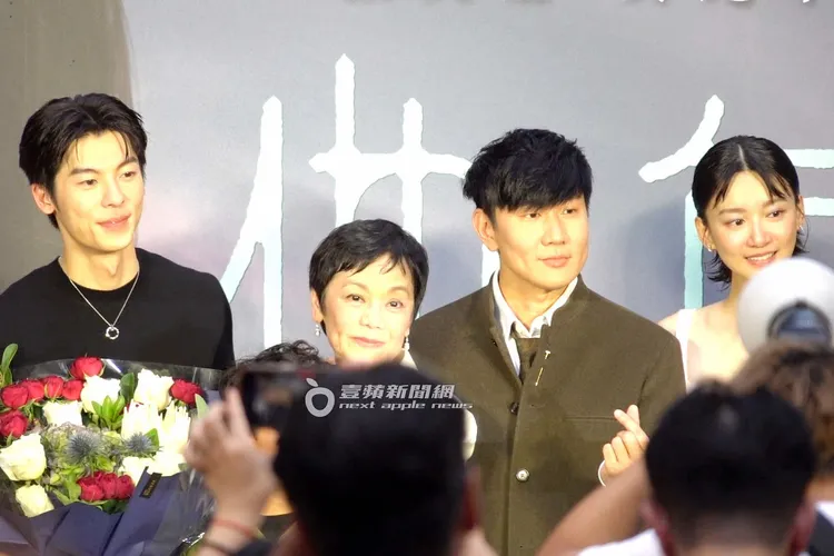 許光漢（左起）、張艾嘉、林俊傑、袁澧林一同出席電影《他年她日》首映。特勤中心攝