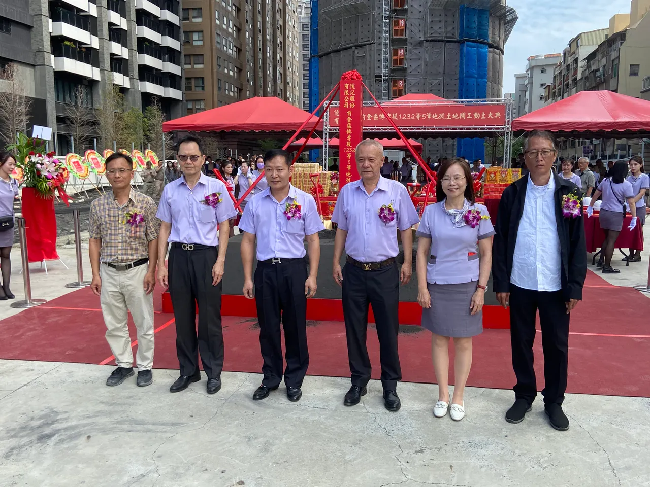 兴富发集团今日举办河左岸系列第三期动土。叶家铭摄