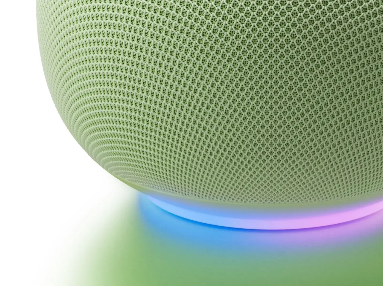 Google Home Speaker底部环形灯条,可即时显示Gemini的倾听、思考与回应状态。Google