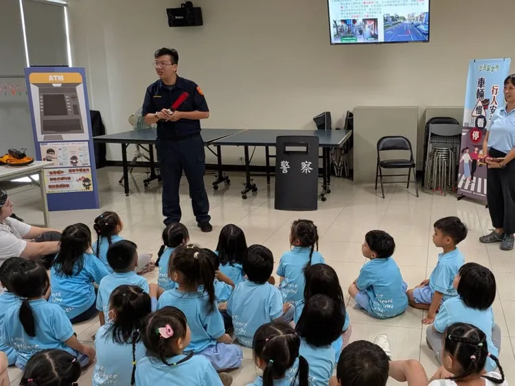 健康所舉辦體驗活動，參與的小朋友都專心聆聽。翻攝畫面