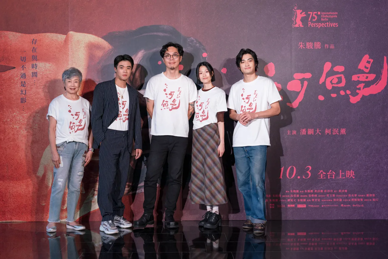 陈季霞(左起)、潘亲御、导演朱骏腾、柯泯薰、潘纲大出席首映会。底噪影像提供