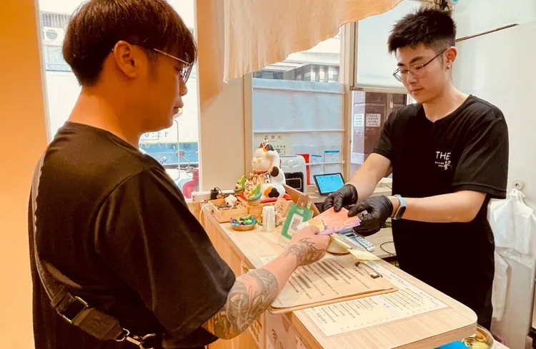 「The劉」的店長劉宇軒表示每逢有演唱會舉行時，來客數比一般假日多出約三成。民眾提供