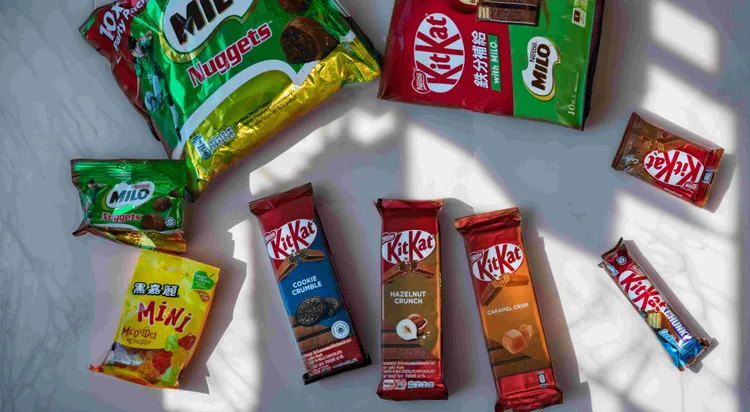 雀巢一口氣新推八款跨國零食甜品，包含來自杜拜、日本、馬來西亞等世界各地的熱銷單品，為節慶聚會增添更多分享的甜蜜樂趣。業者提供