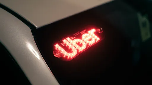 Uber还能这样用? 妈妈耍诈「丢包稚女」自己溜夜店happy