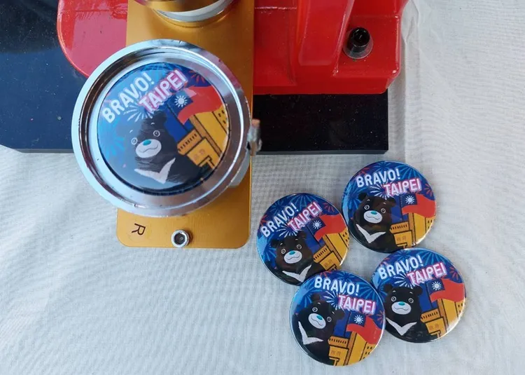 國慶限定版熊讚徽章。台北市觀傳局提供