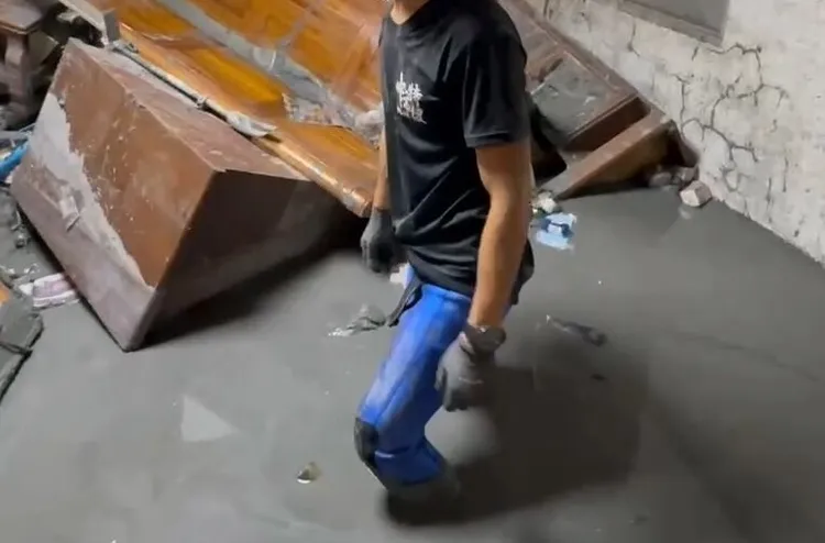 災後環境泥水混濁，細菌恐隨之擴散，醫師提醒勿輕忽健康風險。示意圖／台中市府提供