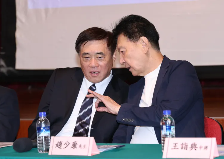 趙少康（右）助選郝龍斌（左）參選黨主席並未成功。莊宗達攝