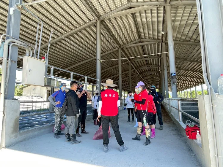 鏟子超人挺進被遺忘的災區。楊華美服務處提供