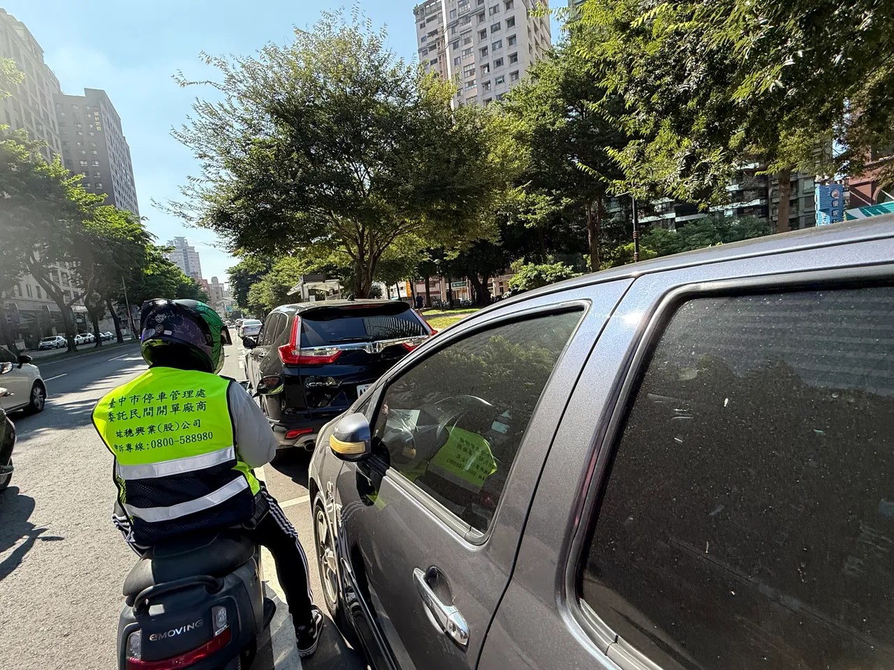 台中市停车开单员是制止逃避停车费的「鹰眼英雄」。市府提供