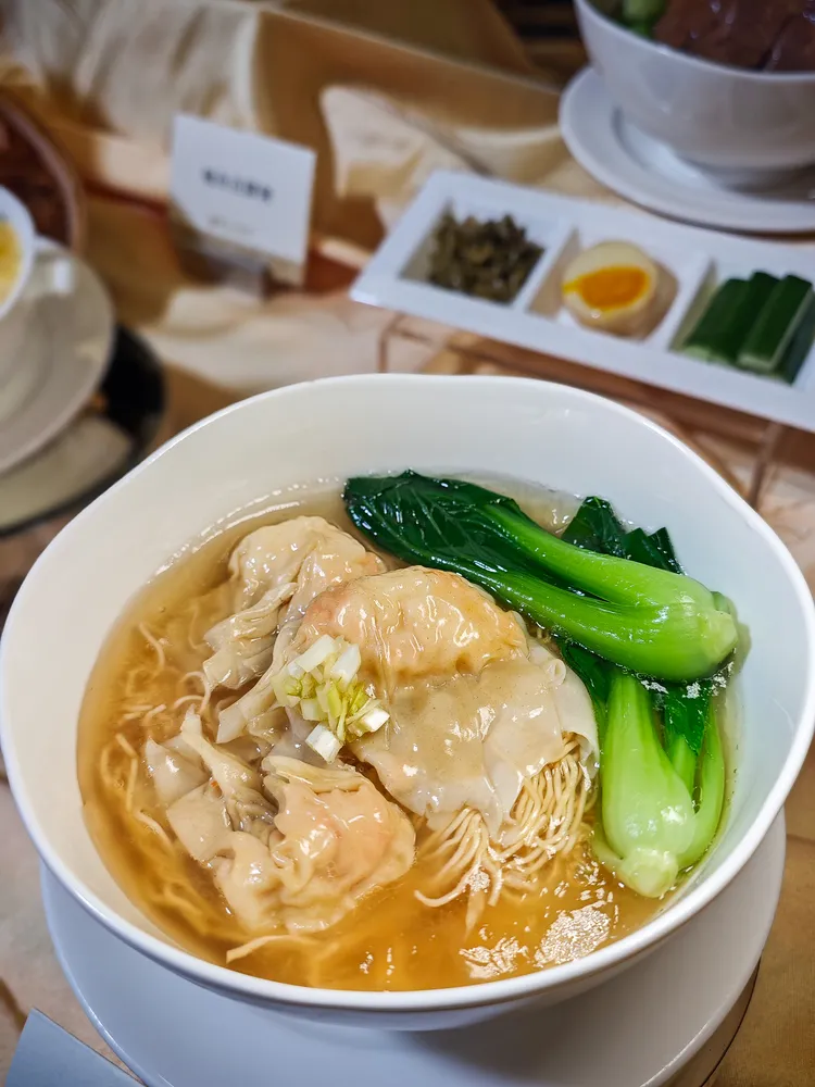 蟹粉龍蝦雲吞麵。田欣雲攝影