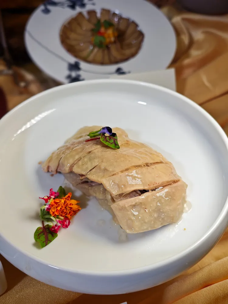 蔥油水晶雞。田欣雲攝影