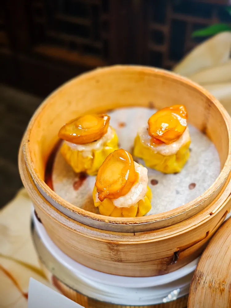 鮑魚燒賣。田欣雲攝影