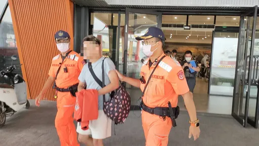 中秋连假开心搭船出游 海巡一查竟是通缉犯 当场逮捕「玩完了」