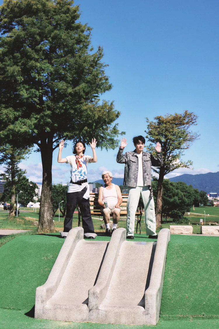 李友廷（右）MV秀舞蹈處女秀。華研國際提供