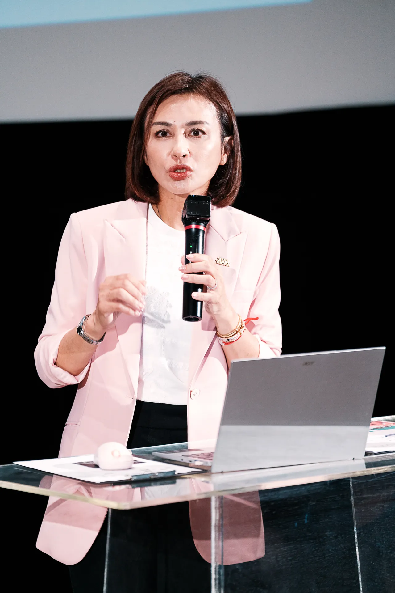 邱议莹发表「安全高雄」政策。翻摄画面