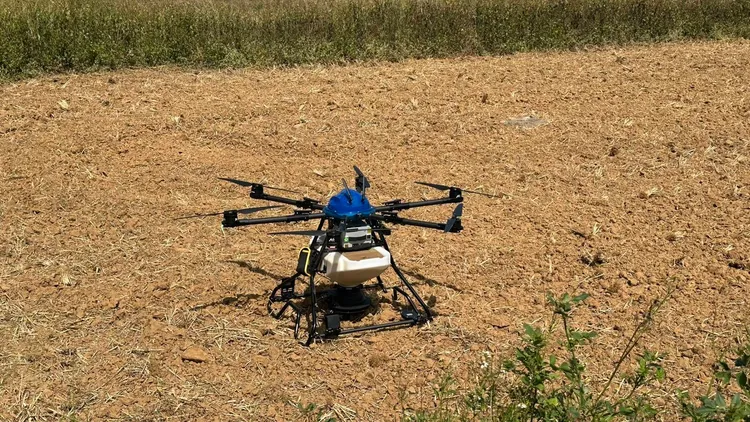 無人機灑藥。農業局提供