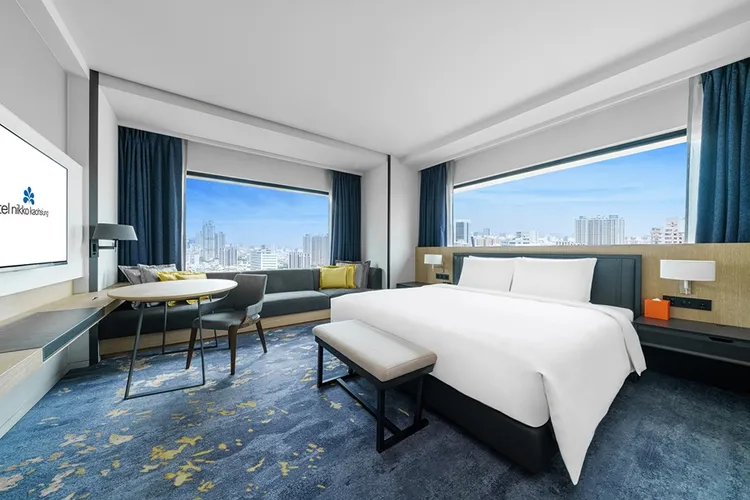 高雄日航酒店推出週年住房專案「周歲祭・一泊轉福」即日起開放預訂，透過酒店官網預訂，平日每晚4500元起。業者提供