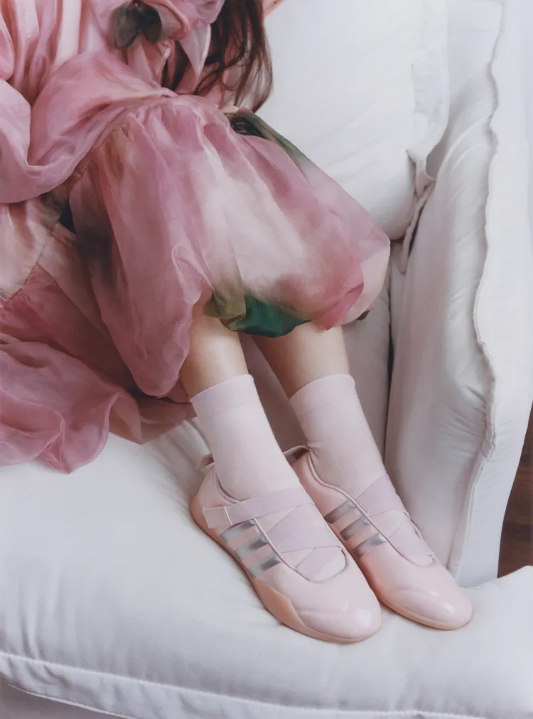 設計上融合了武術以及芭蕾，相當有特色。品牌提供