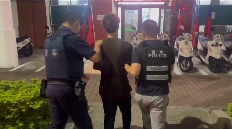 嫌犯被警方逮捕到案。翻攝畫面