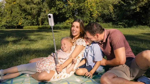 165g最輕全景相機　Insta360 X4 Air 8K登場